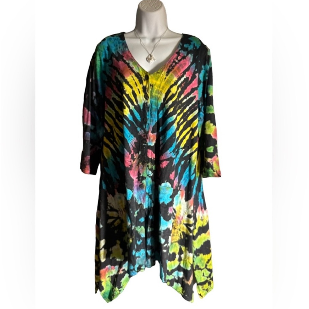 NWT.    Onesize. Sacred Threads Tunic Blouse..   BL/RD 1.     222461